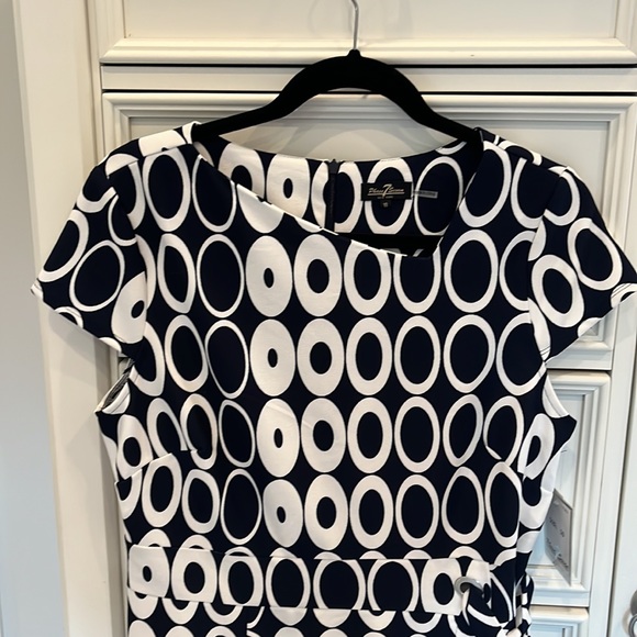 Phase 7 Dress. Size 10. Navy and White with tie at Waist. - Picture 6 of 6